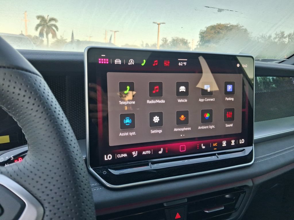 New 2026 Volkswagen Tiguan SE R-Line FWD image 9