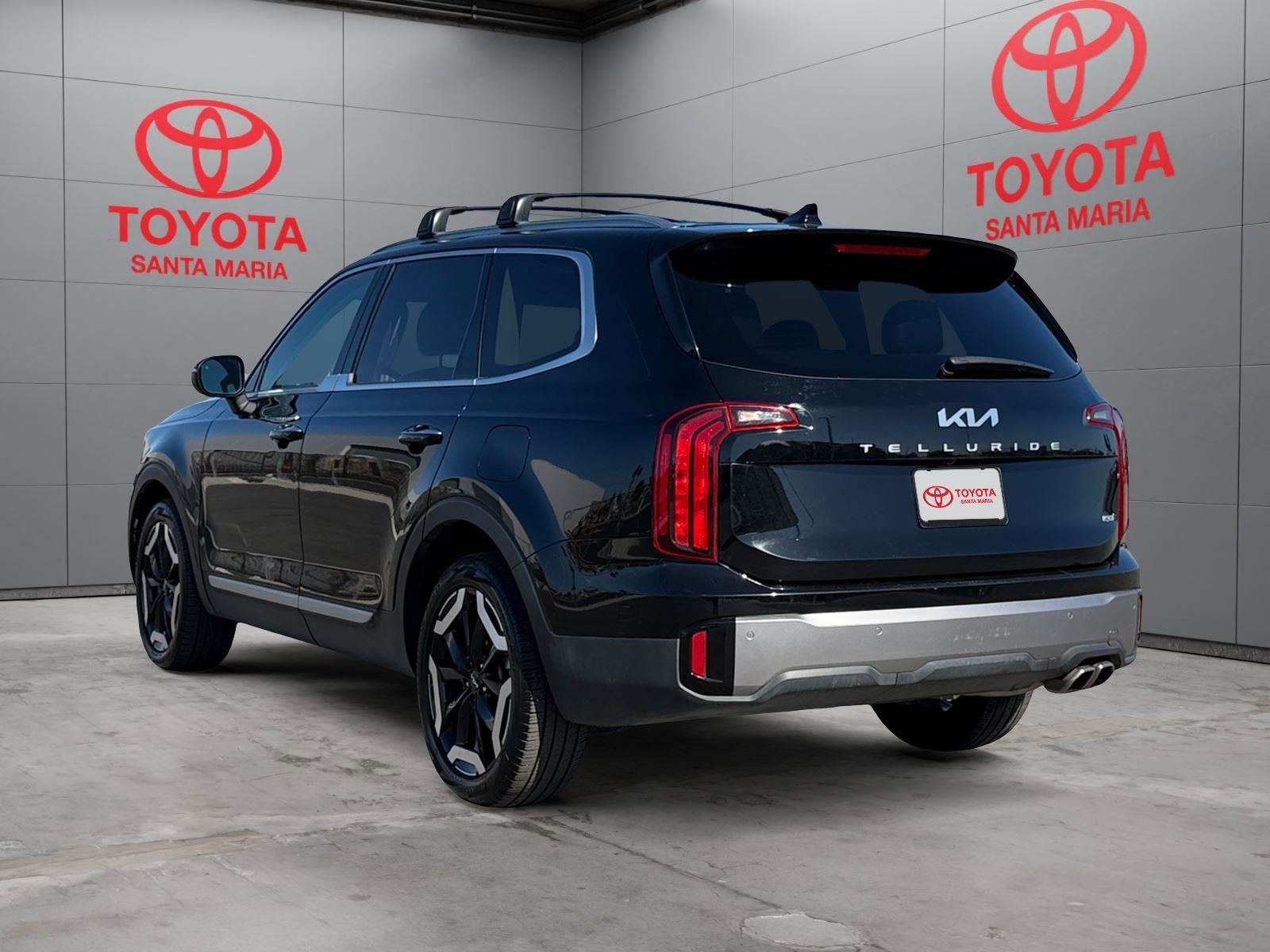 Used 2025 Kia Telluride S image 2