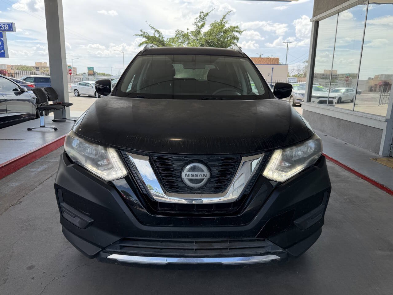 Used 2018 Nissan Rogue SV FWD image 3