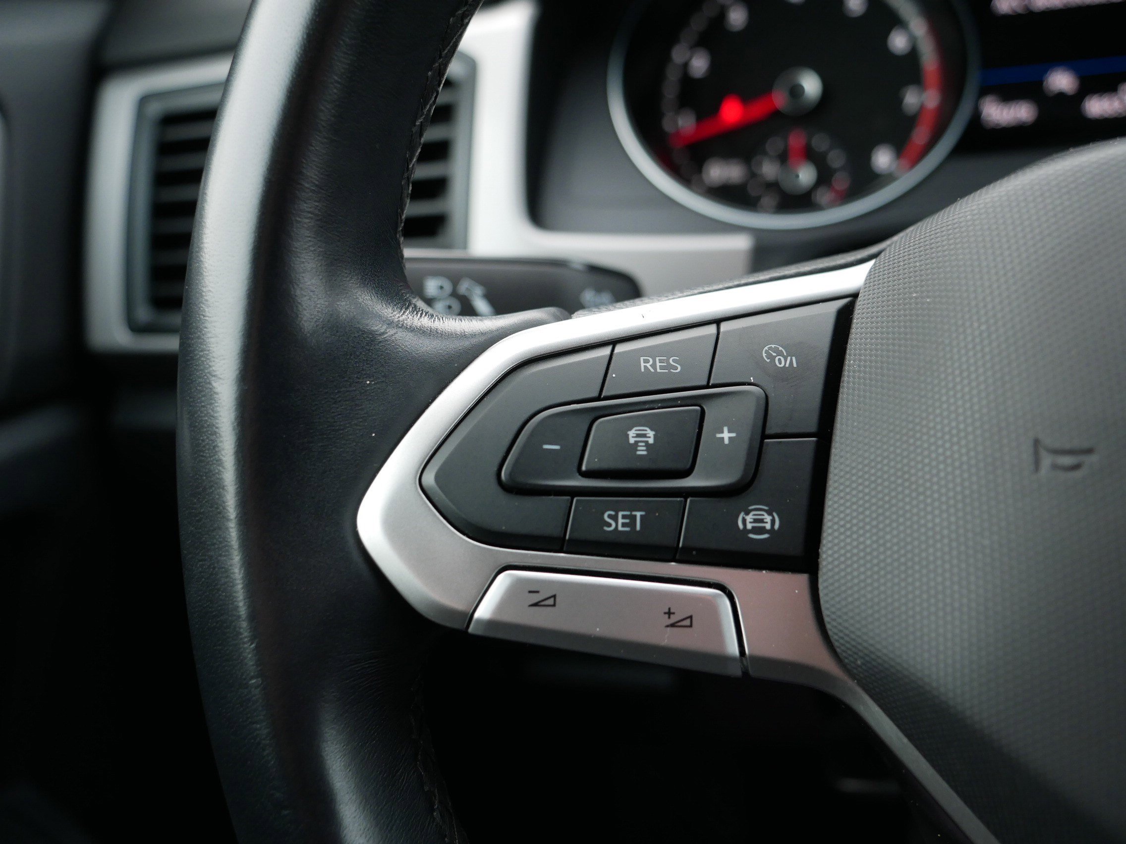 Used 2021 Volkswagen Atlas SE image 28