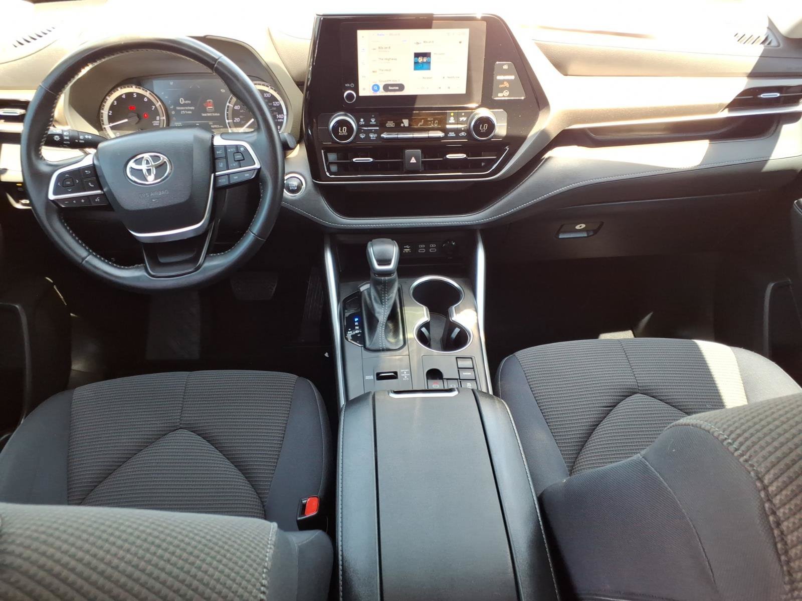 Used 2023 Toyota Highlander LE FWD image 11