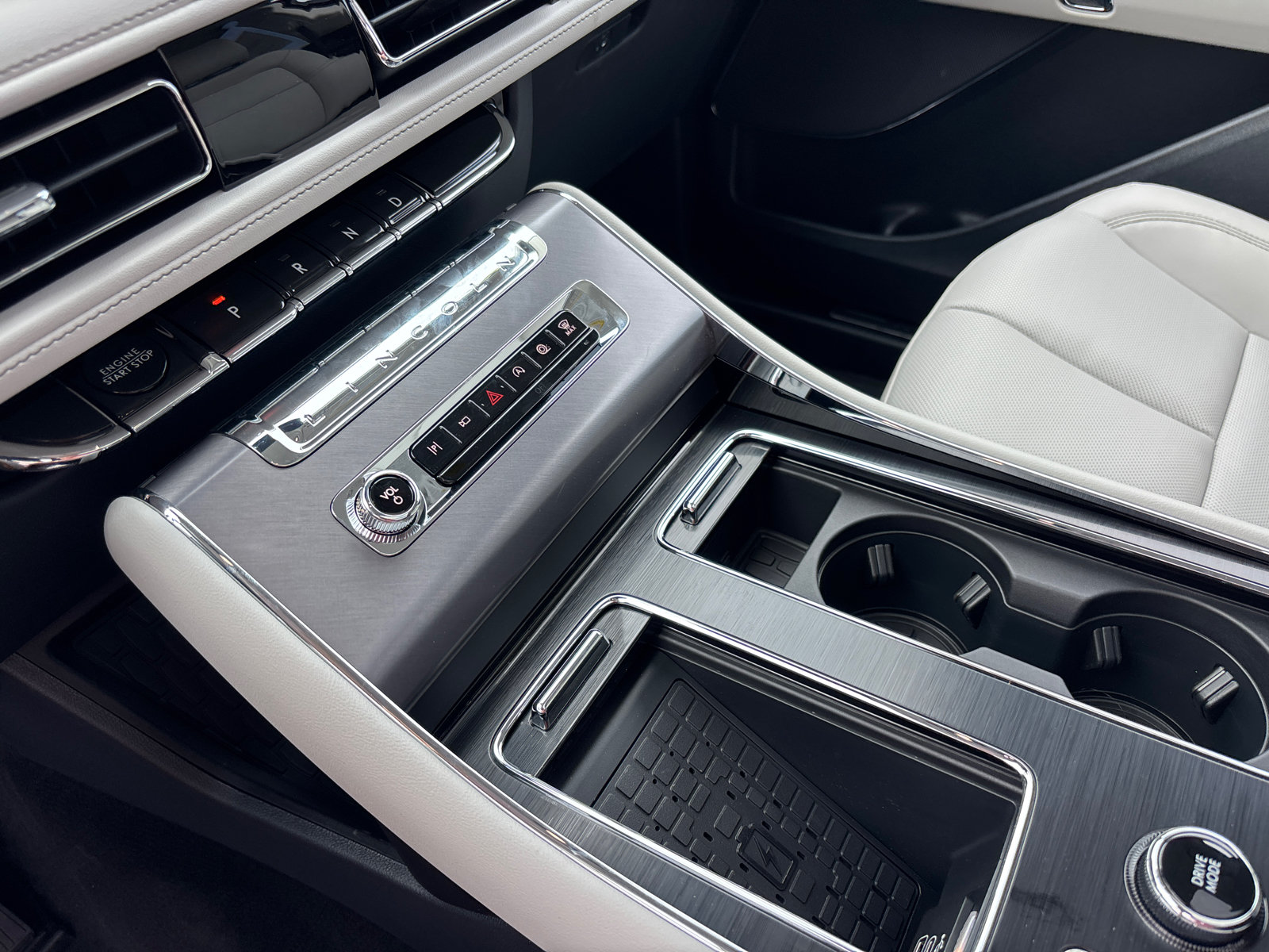 New 2026 Lincoln Aviator AWD image 22