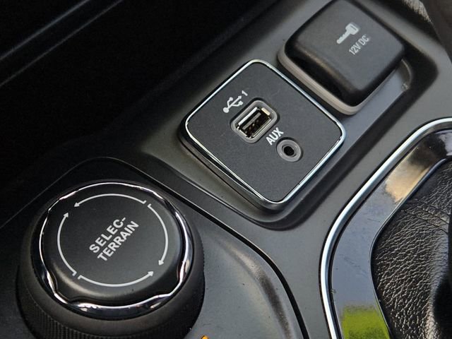 Used 2021 Jeep Cherokee Limited AWD/4WD image 29