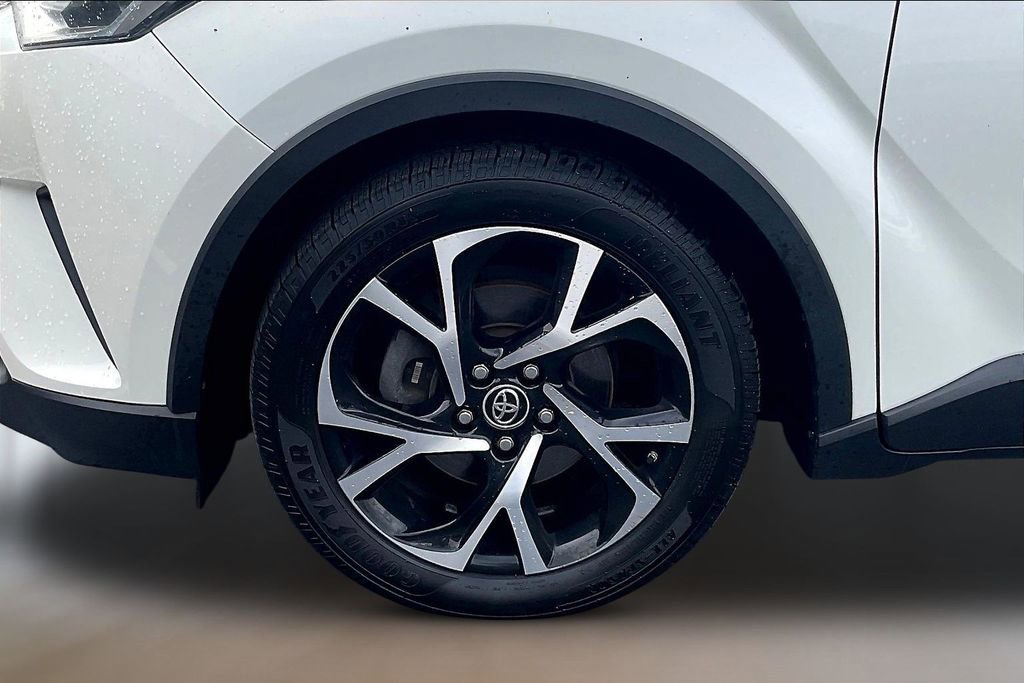 Used 2018 Toyota C-HR XLE FWD image 32