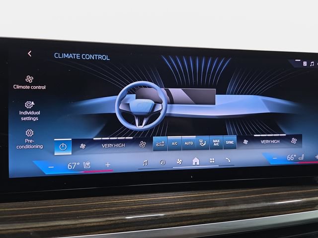 Used 2025 BMW X5 xDrive50e w/ Parking Assistance Package AWD/4WD image 19