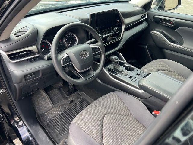 Used 2023 Toyota Highlander L image 13
