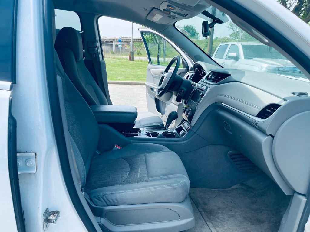 Used 2017 Chevrolet Traverse LT w/ Style and Technology Package FWD image 22