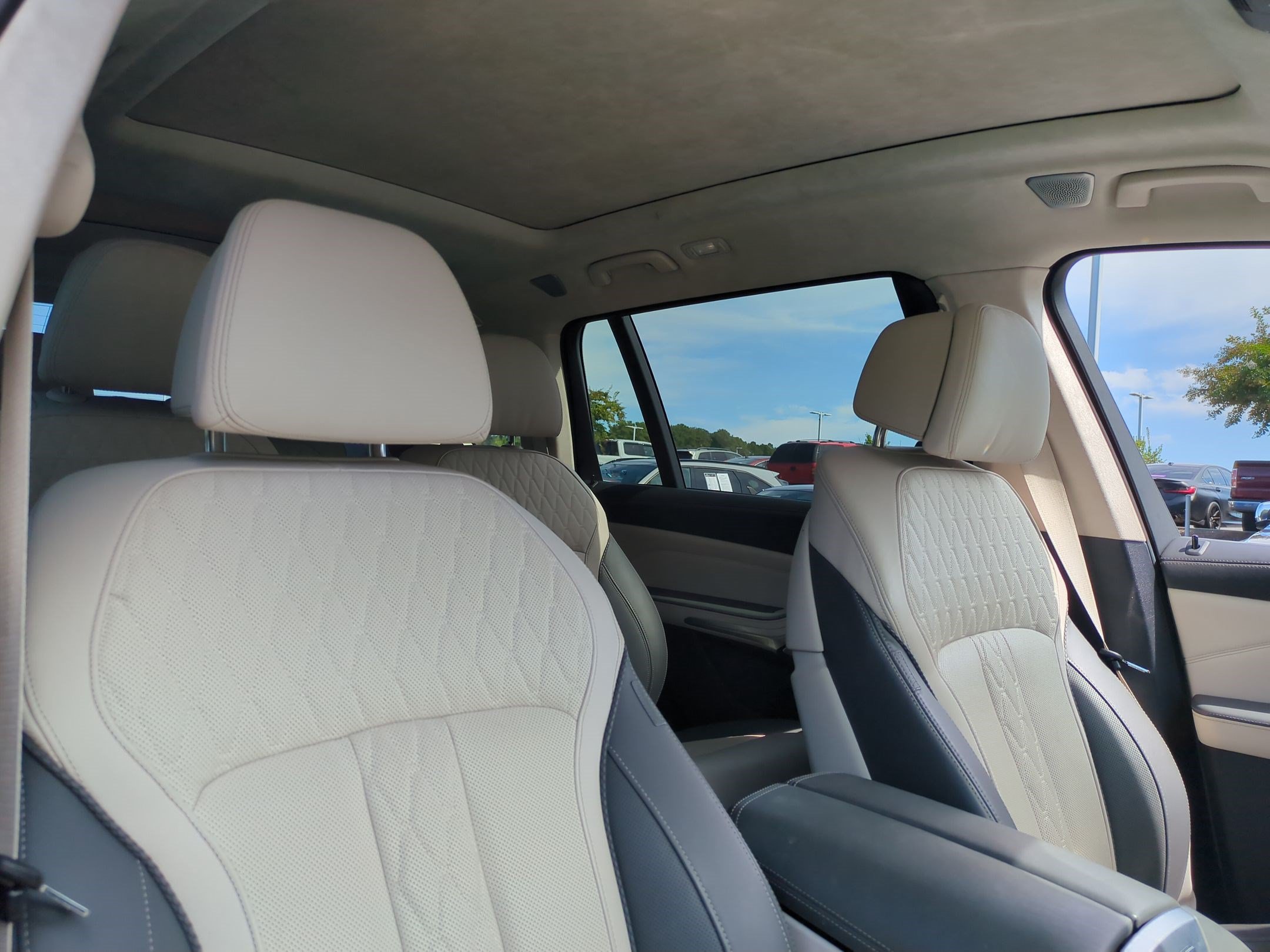 Used 2024 BMW X7 M60i w/ Executive Package AWD/4WD image 32