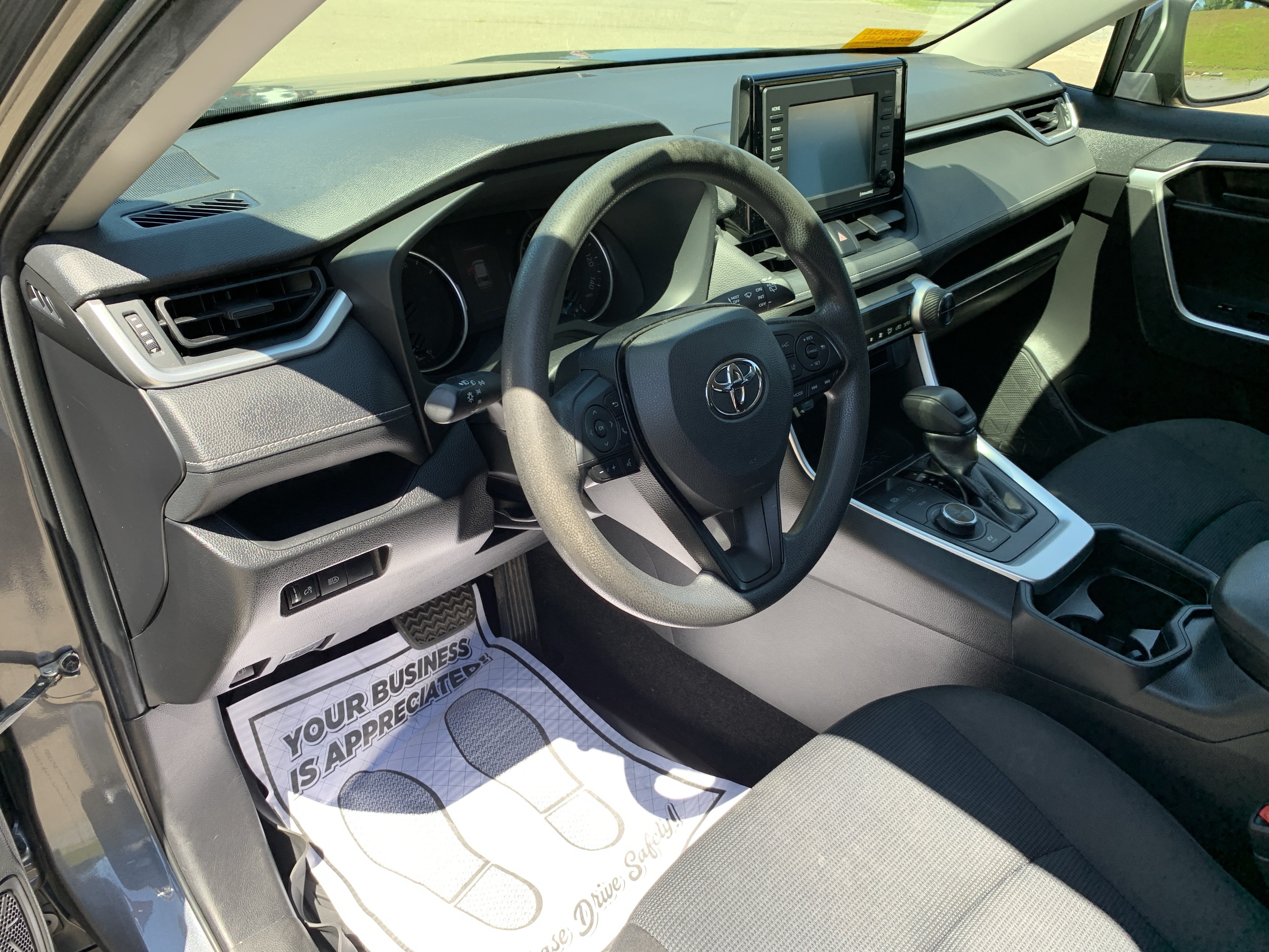 Used 2020 Toyota RAV4 LE w/ Carpet Mat Package AWD/4WD image 19