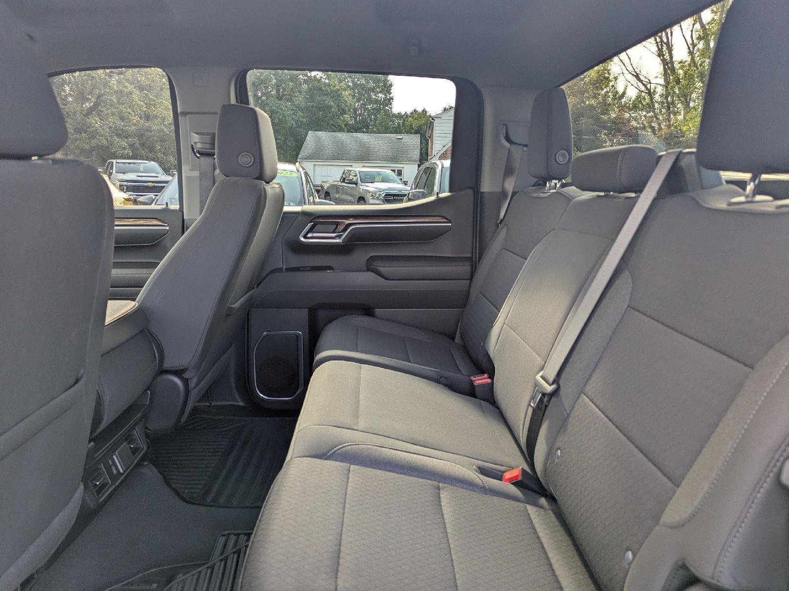 Used 2025 Chevrolet Silverado 1500 LT AWD/4WD image 25