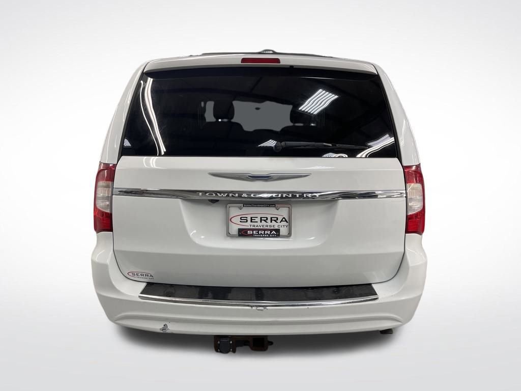 Used 2016 Chrysler Town & Country Touring image 4