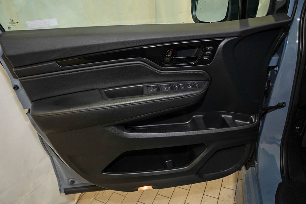 Used 2023 Honda Odyssey Touring image 13