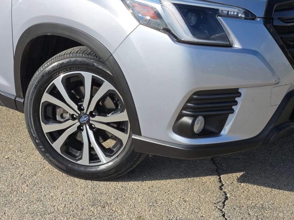 Used 2023 Subaru Forester Limited AWD/4WD image 3
