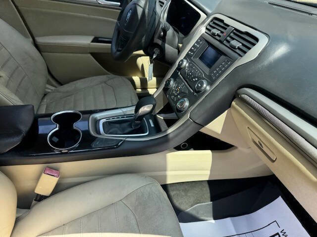 Used 2016 Ford Fusion SE image 24