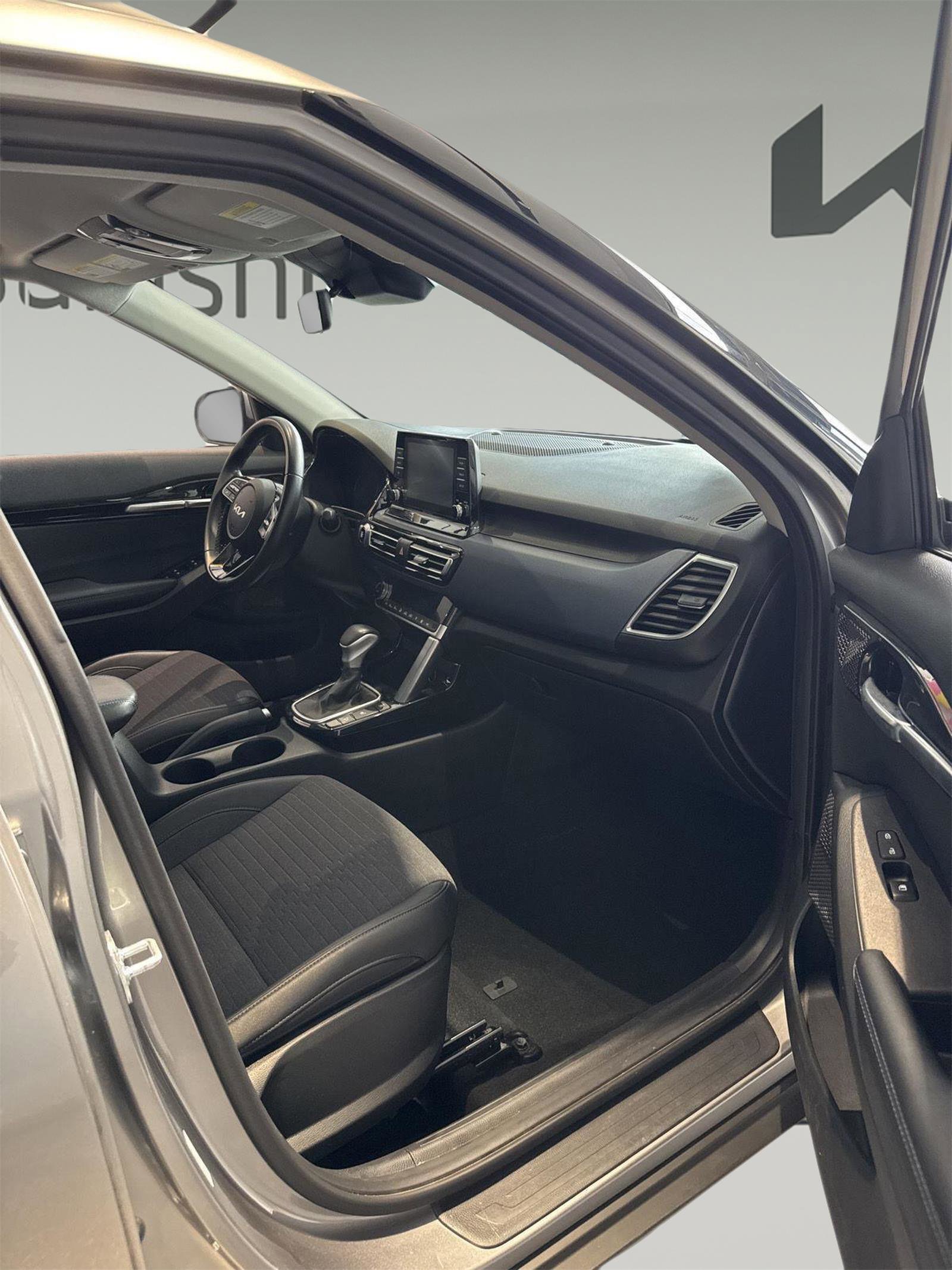 Used 2023 Kia Seltos S image 16