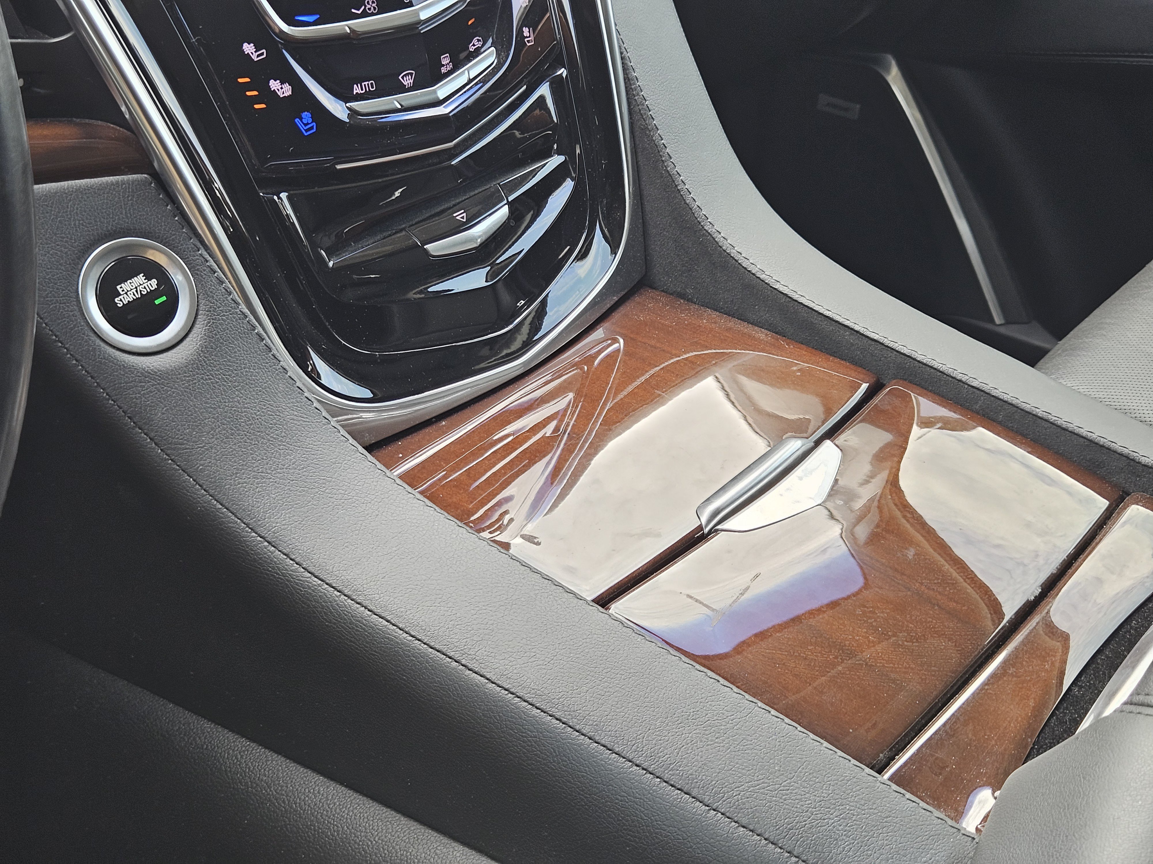 Used 2020 Cadillac Escalade ESV Luxury RWD image 20