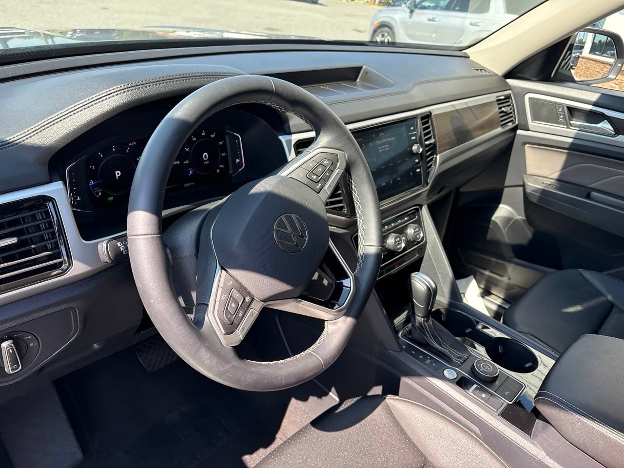 Used 2023 Volkswagen Atlas SE w/ Panoramic Sunroof Package AWD/4WD image 4