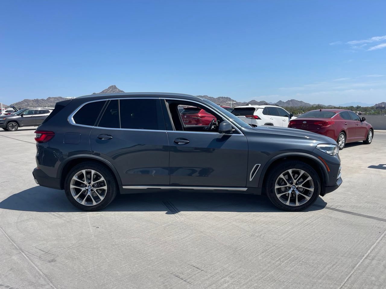 Used 2019 BMW X5 xDrive40i w/ Premium Package 2 AWD/4WD image 3