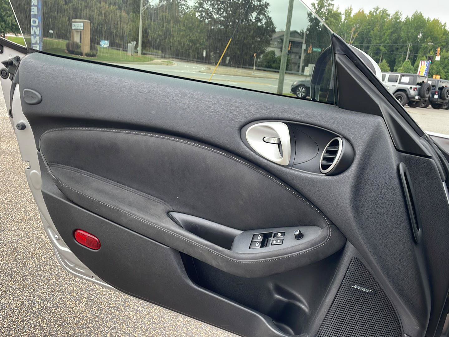 Used 2018 Nissan 370Z Touring RWD image 7
