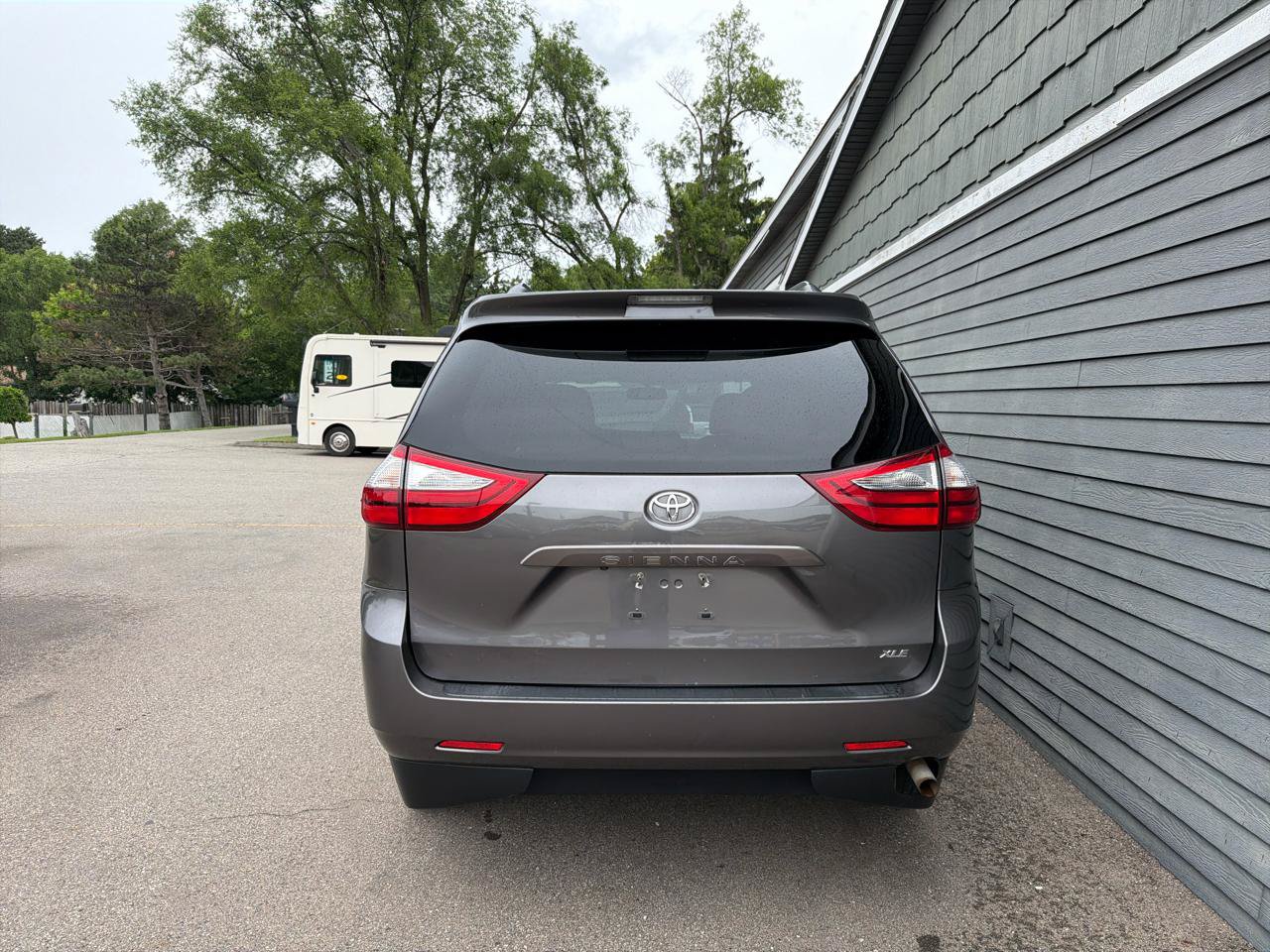 Used 2017 Toyota Sienna XLE FWD image 11