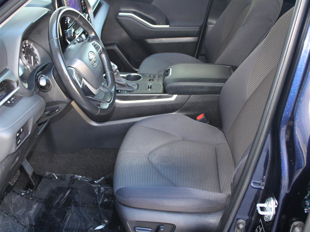Used 2023 Toyota Highlander LE image 12