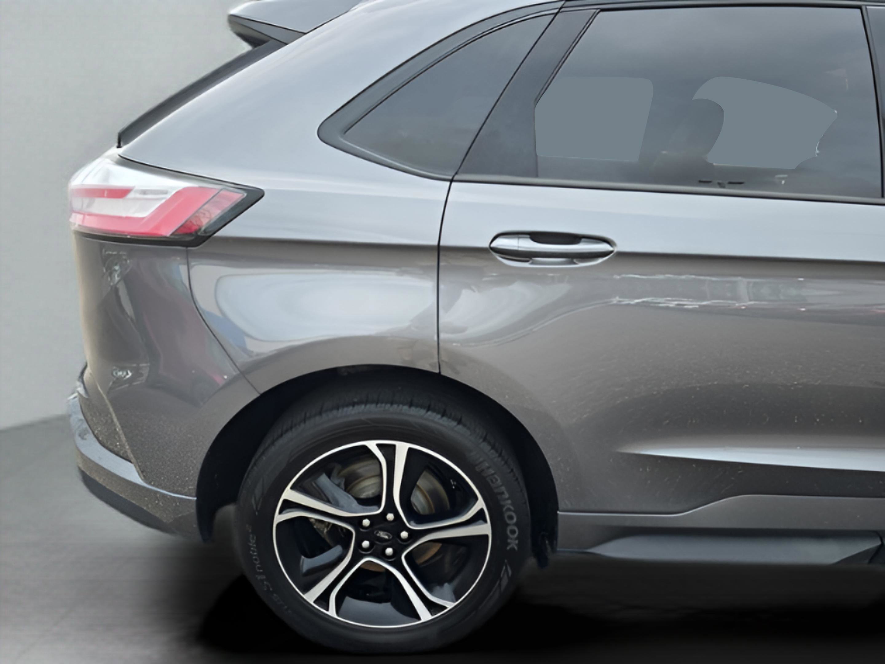 Used 2024 Ford Edge ST w/ Cold Weather Package image 32