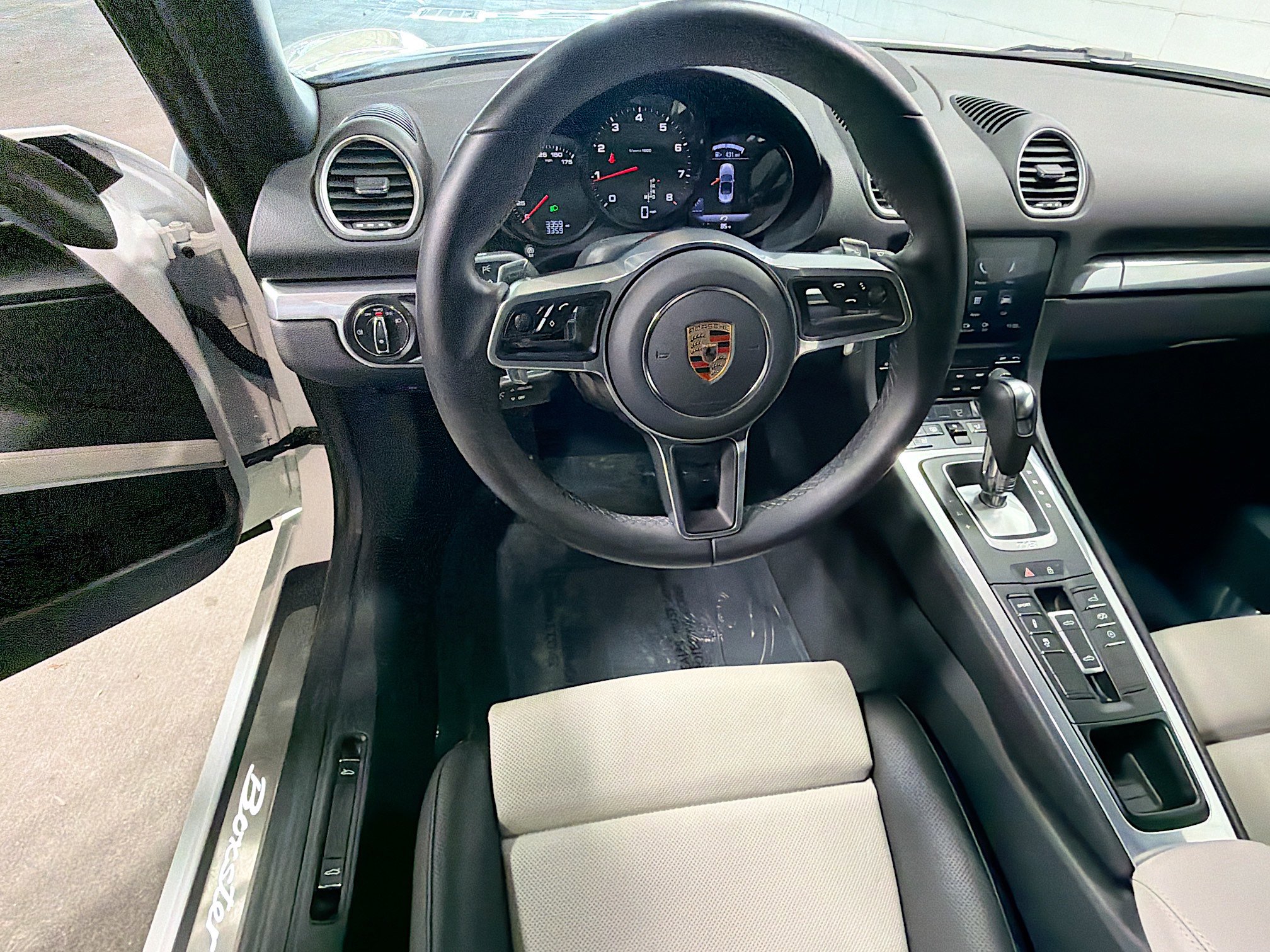 Certified 2025 Porsche 718 Boxster RWD image 16