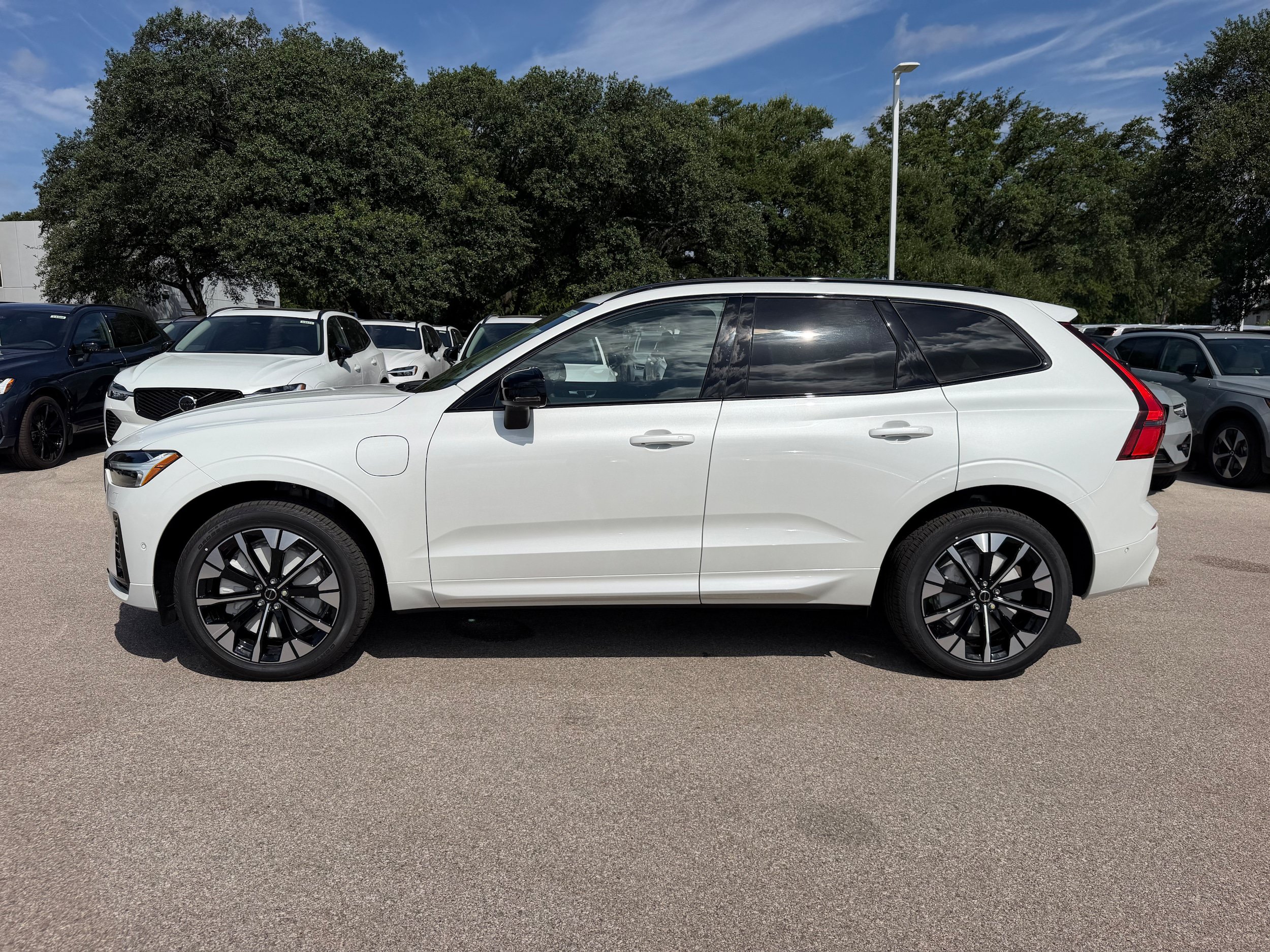 New 2026 Volvo XC60 T8 Plus w/ Protection Package Premier AWD/4WD image 3