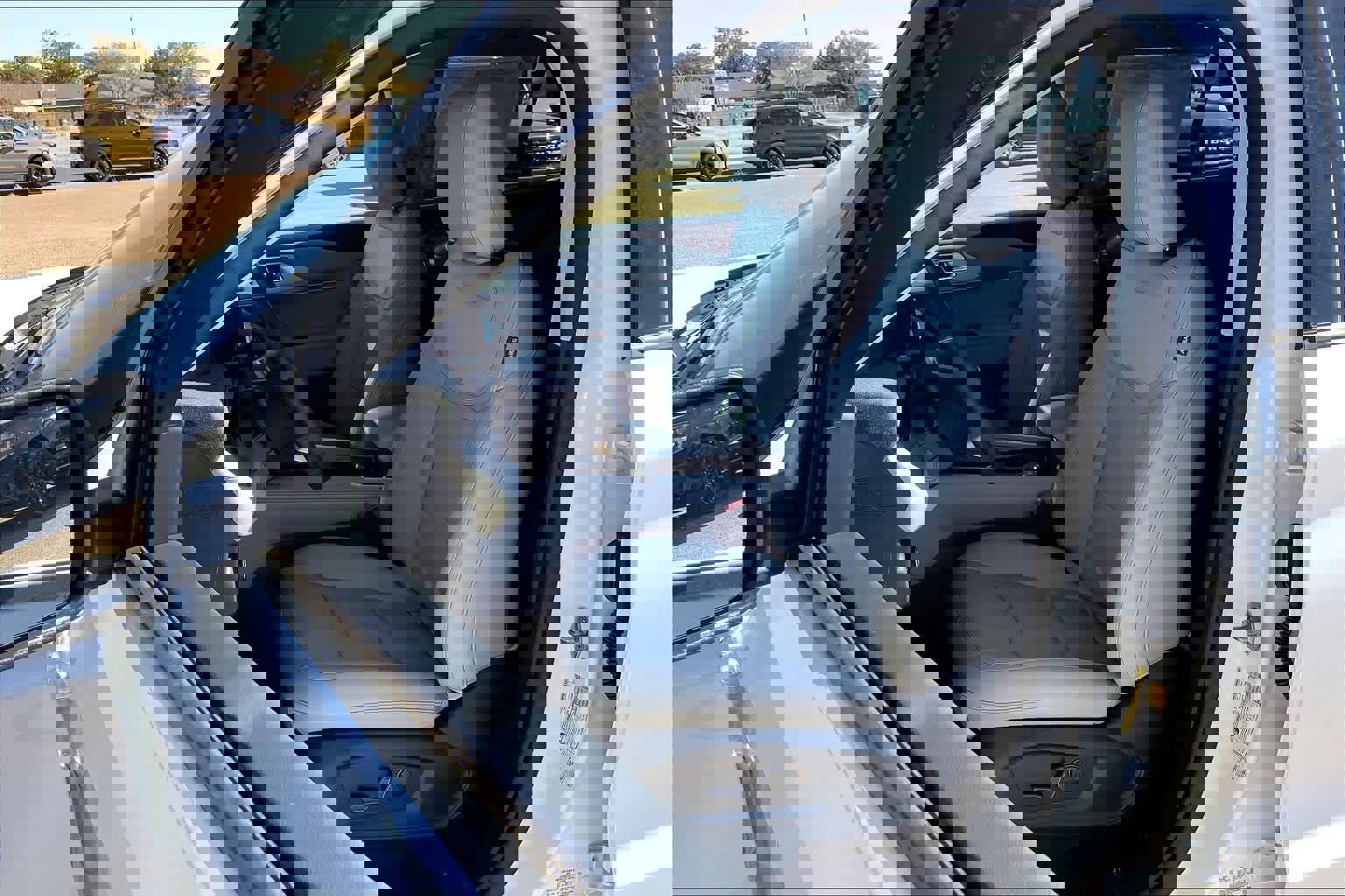 New 2026 Ford Explorer Active w/ Active Comfort Package image 9