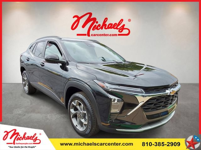 Used 2025 Chevrolet Trax LT FWD image 1