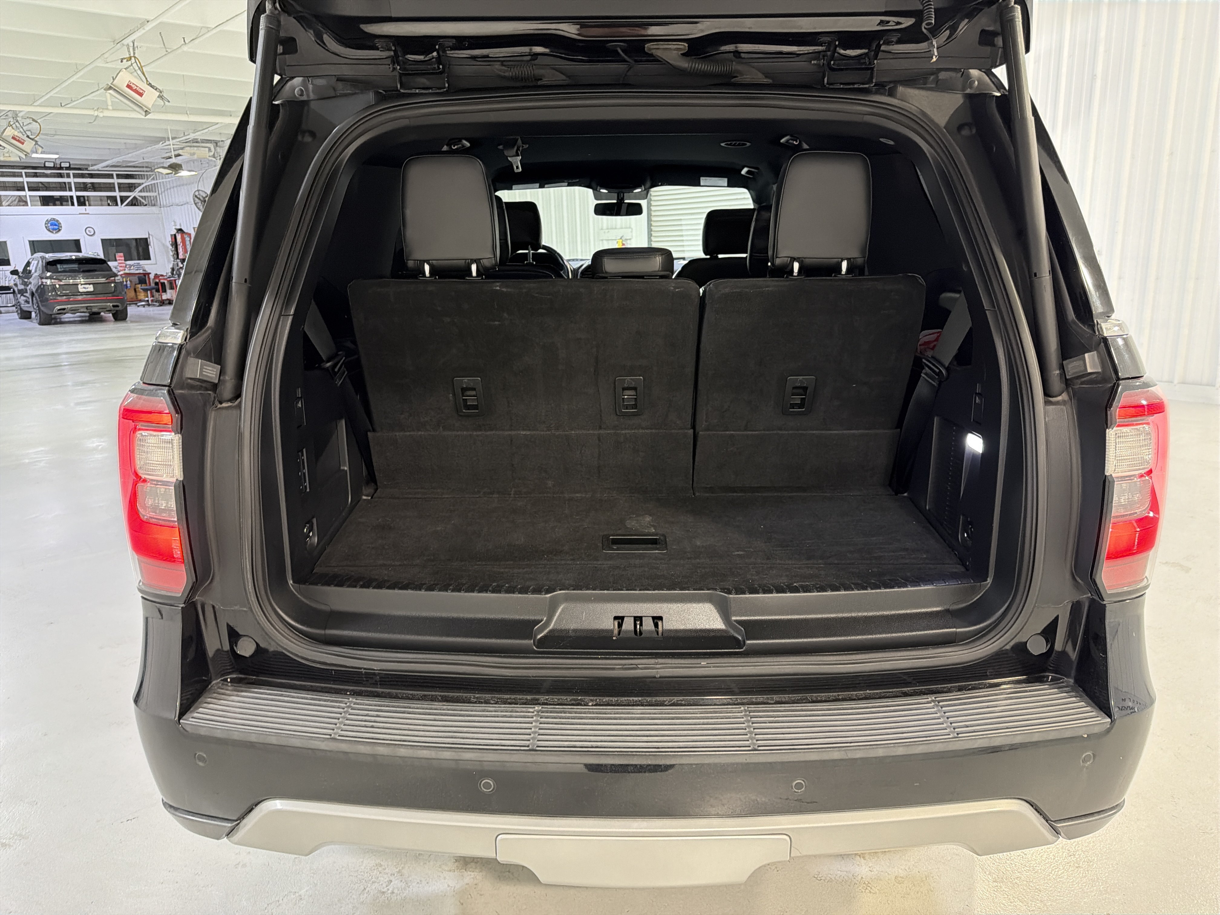 Used 2019 Ford Expedition Limited RWD image 12
