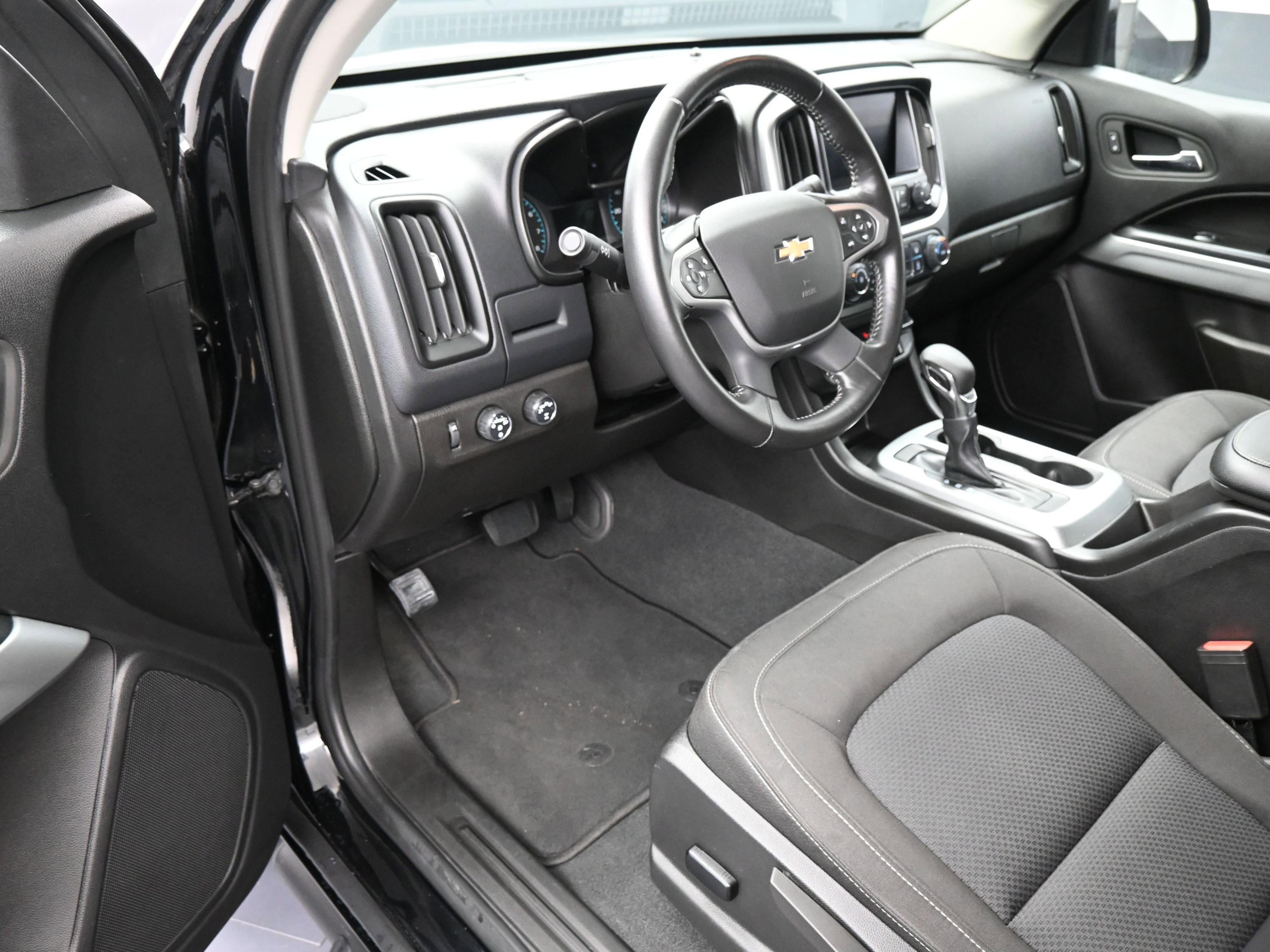 Certified 2022 Chevrolet Colorado LT w/ LPO, Tonneau and Step Package image 12