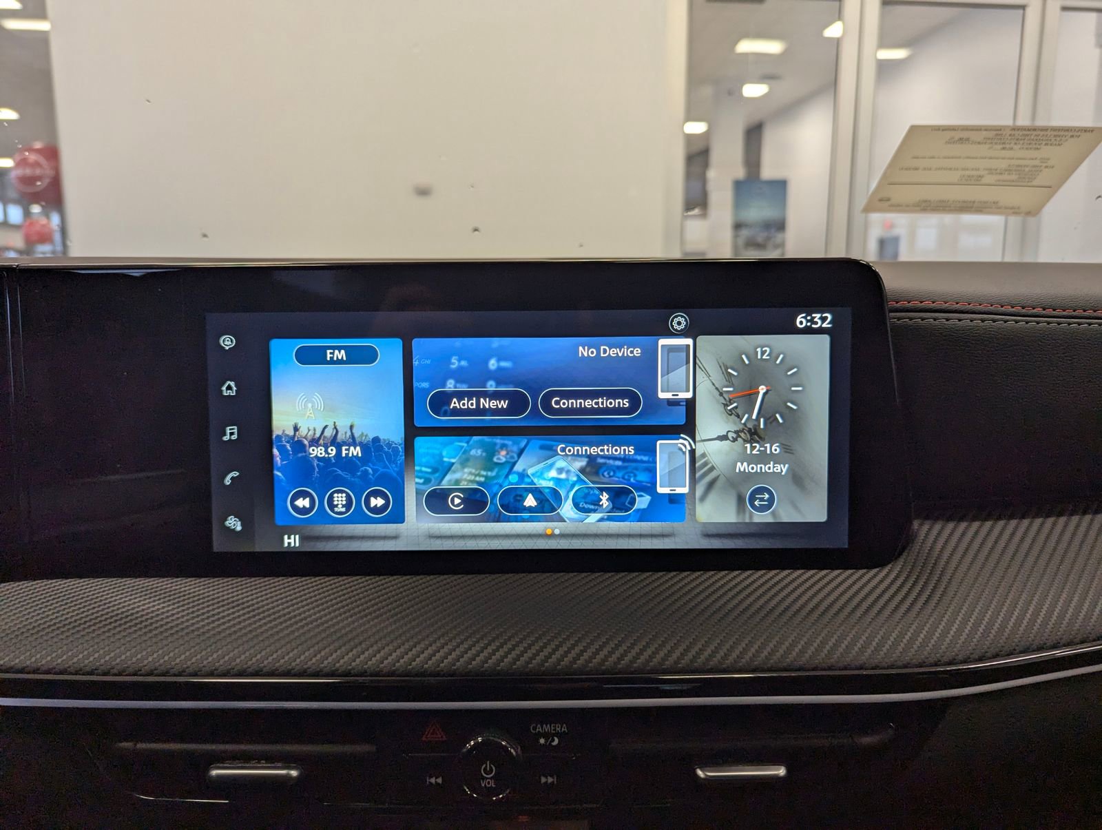 New 2025 Nissan Kicks SR image 20