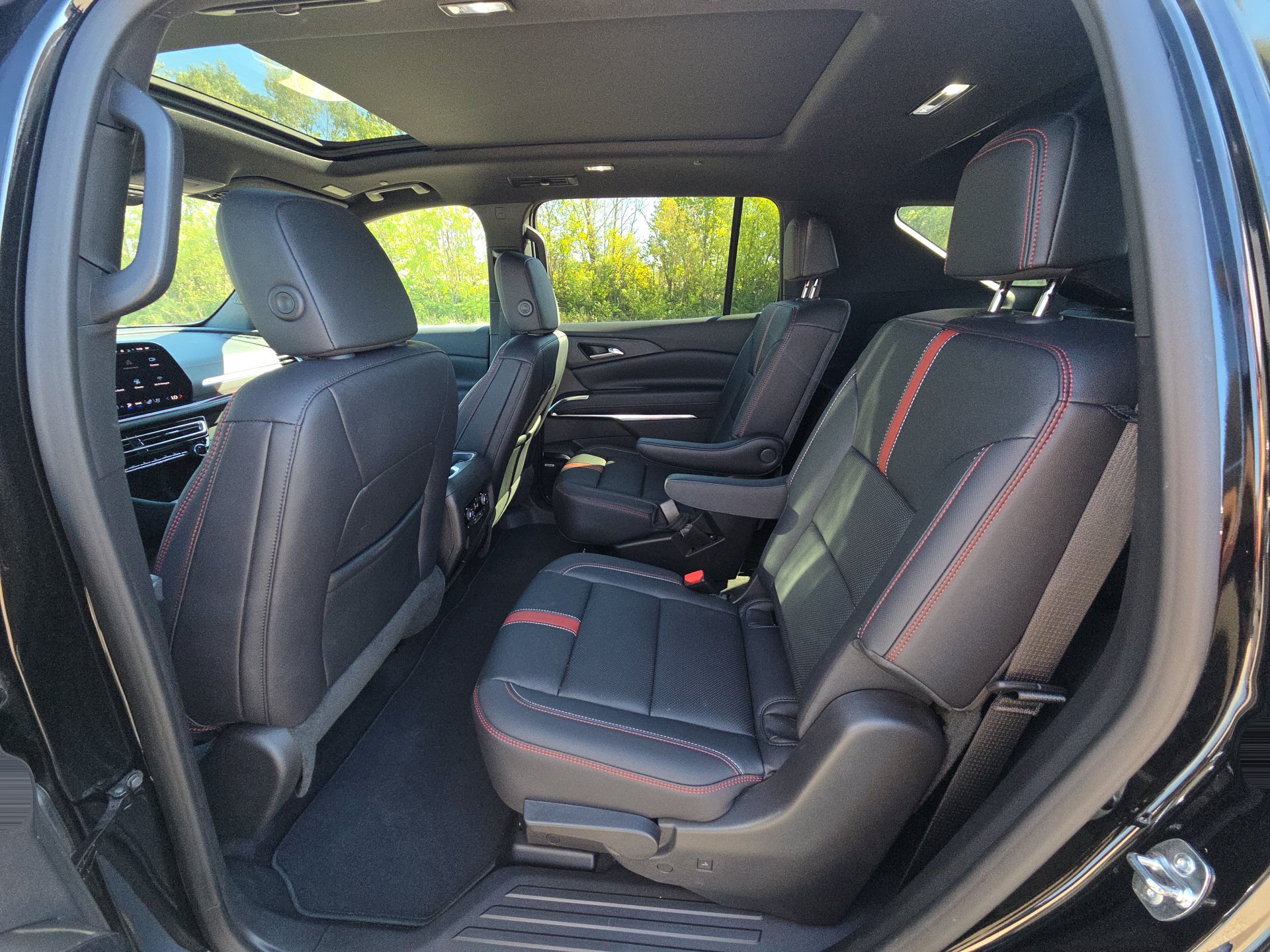 Used 2026 Chevrolet Traverse RS FWD image 29