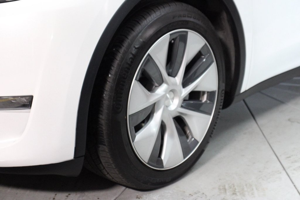 Used 2023 Tesla Model Y Long Range AWD/4WD image 3