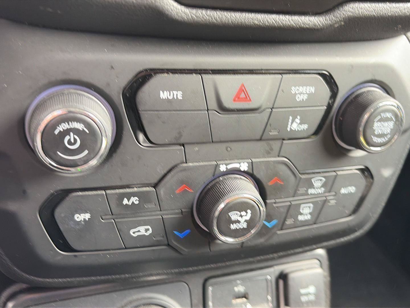 Used 2022 Jeep Renegade Latitude w/ Convenience Group AWD/4WD image 74