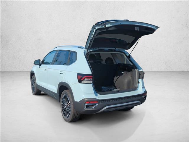 New 2026 Volkswagen Taos SE image 3