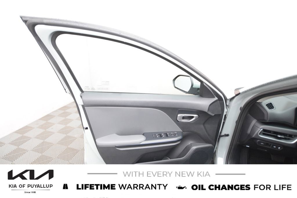 New 2025 Kia K4 LXS image 9