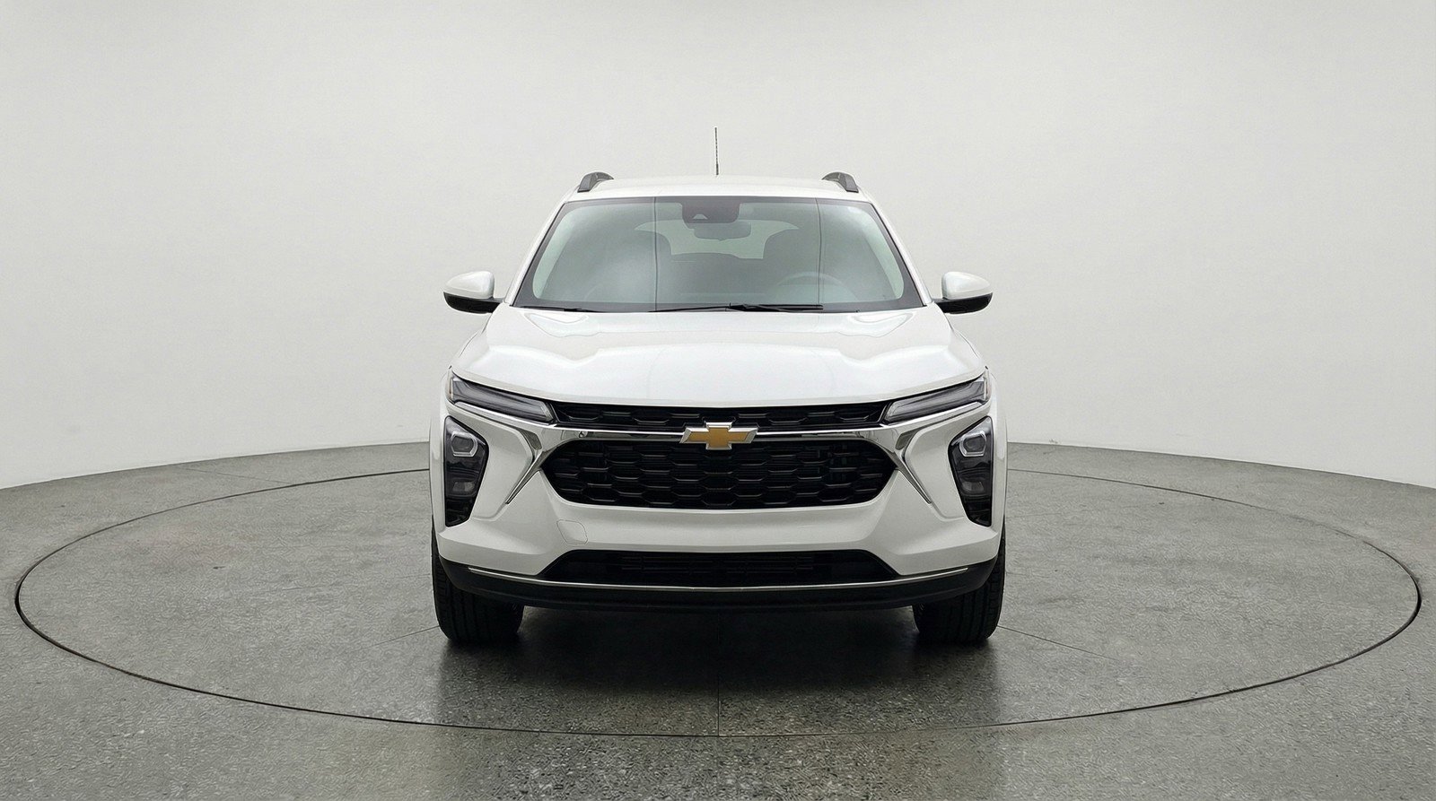 Used 2025 Chevrolet Trax LT image 2