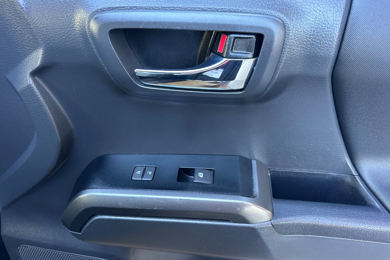 Used 2023 Toyota Tacoma TRD Sport w/ Black Out Package (TMS) image 21