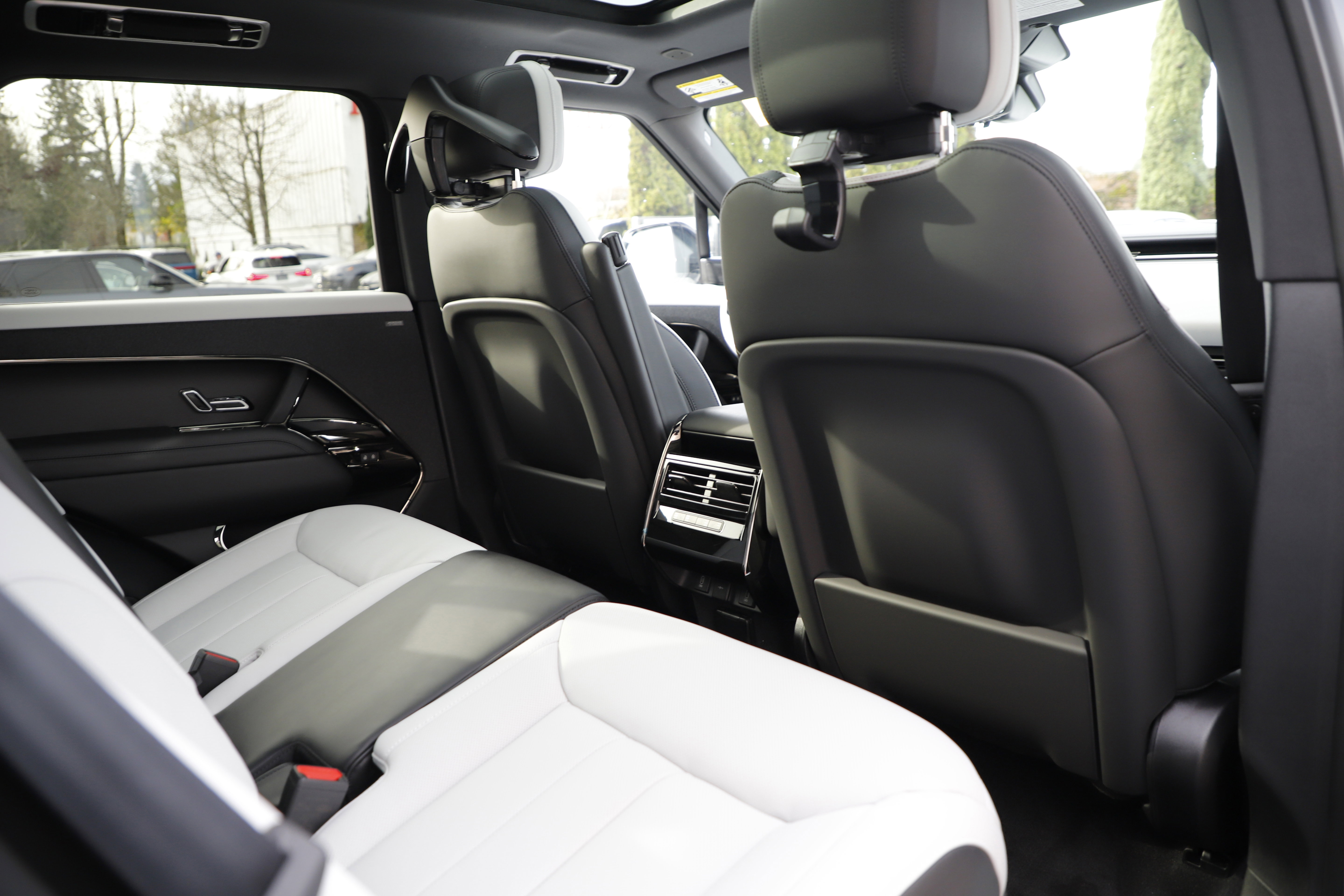 New 2026 Land Rover Range Rover Sport Dynamic SE AWD/4WD image 12