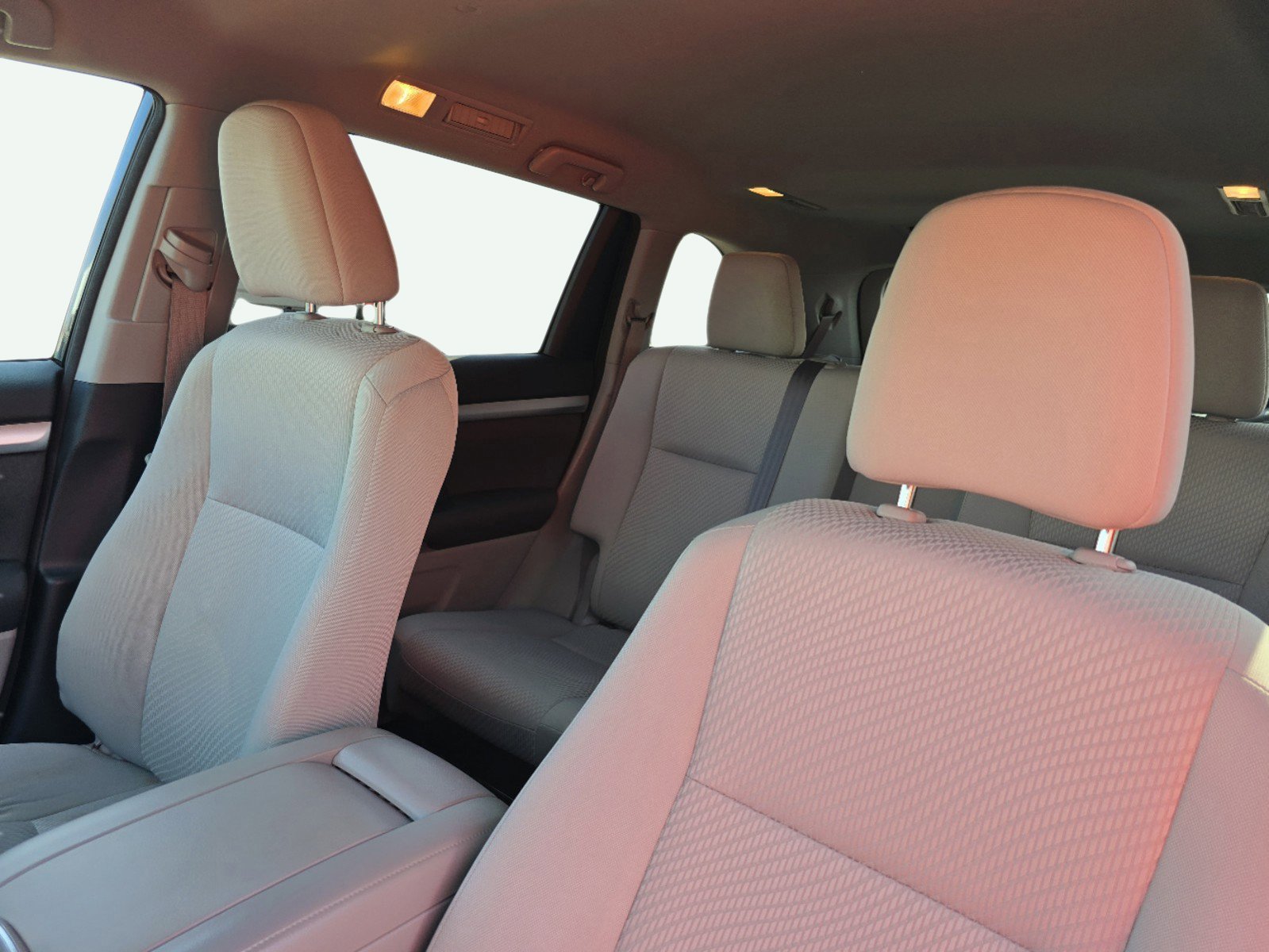 Used 2018 Toyota Highlander LE image 16