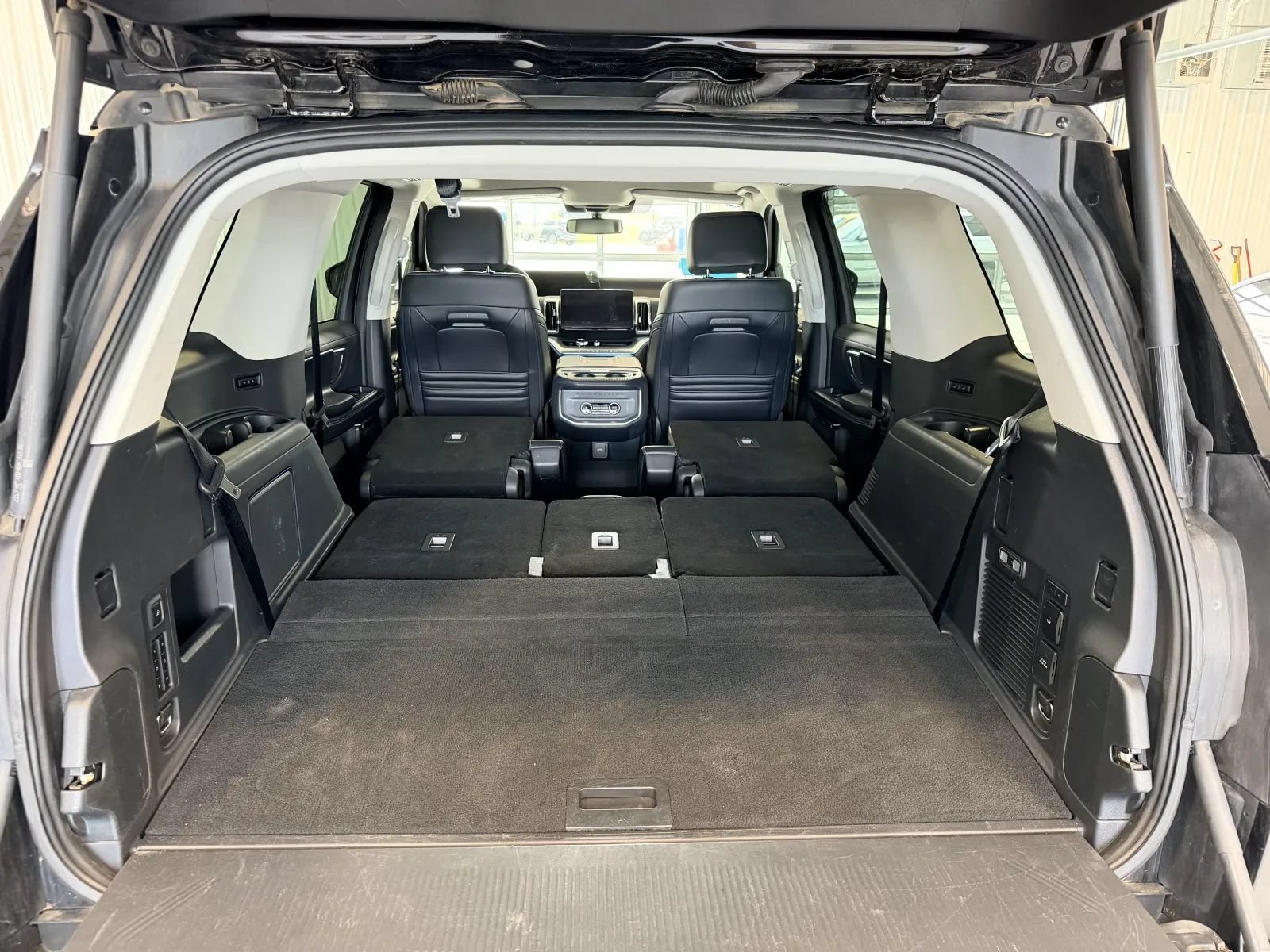 Used 2025 Ford Expedition Platinum AWD/4WD image 18