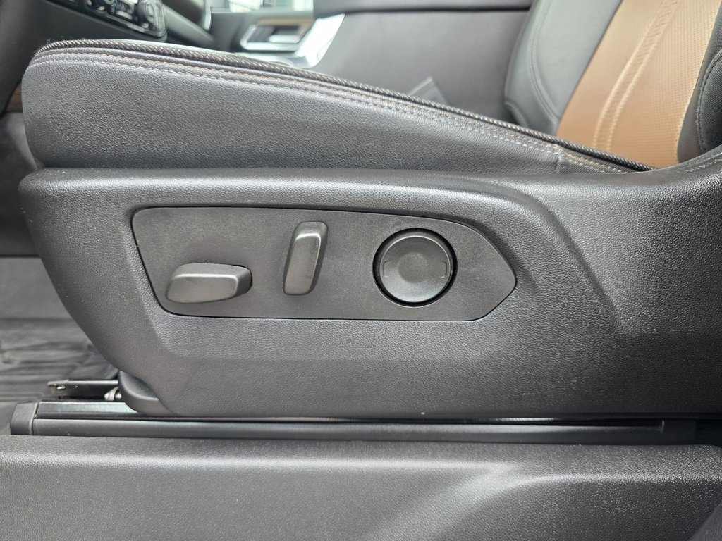 Used 2025 Chevrolet Silverado 2500 High Country w/ High Country Premium Package image 15