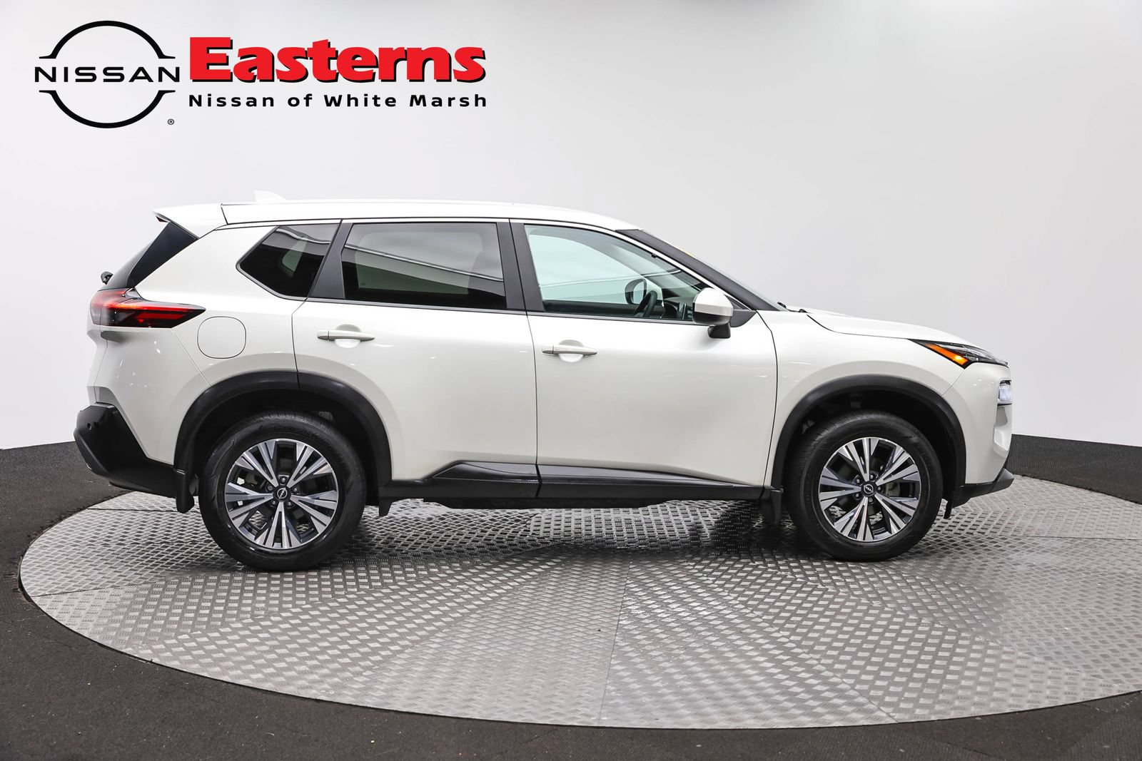 Used 2023 Nissan Rogue SV AWD/4WD image 4