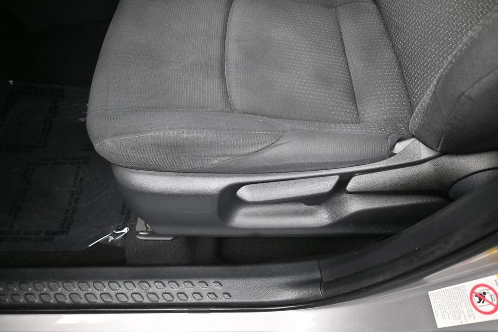 Used 2019 Toyota C-HR XLE FWD image 16