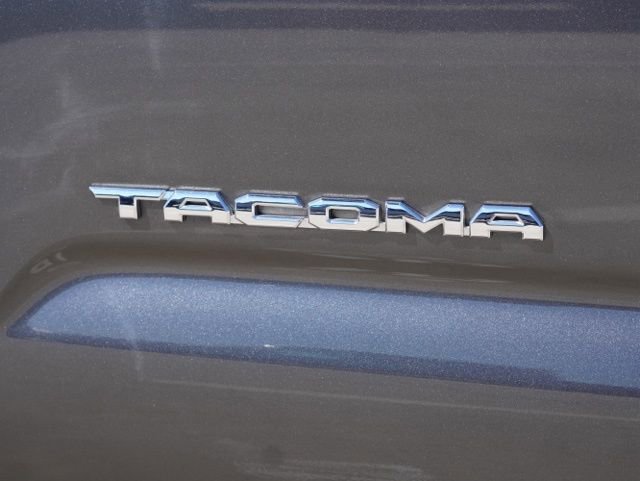 Used 2018 Toyota Tacoma TRD Sport w/ Technology Package image 10