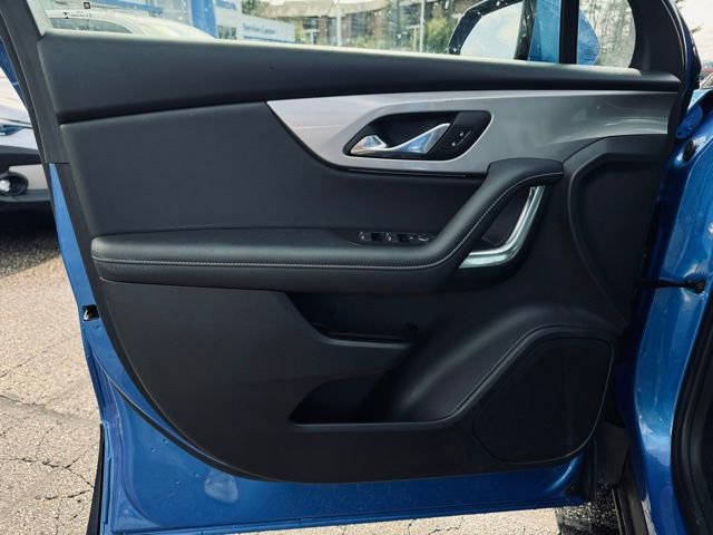 Used 2025 Chevrolet Blazer LT AWD/4WD image 12