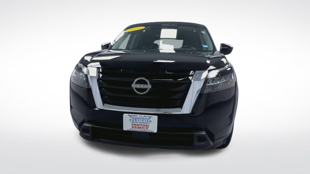 Used 2025 Nissan Pathfinder S image 3