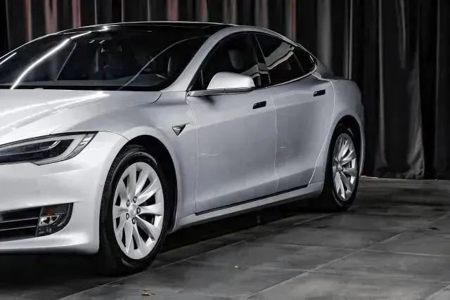 Used 2018 Tesla Model S 75D image 7